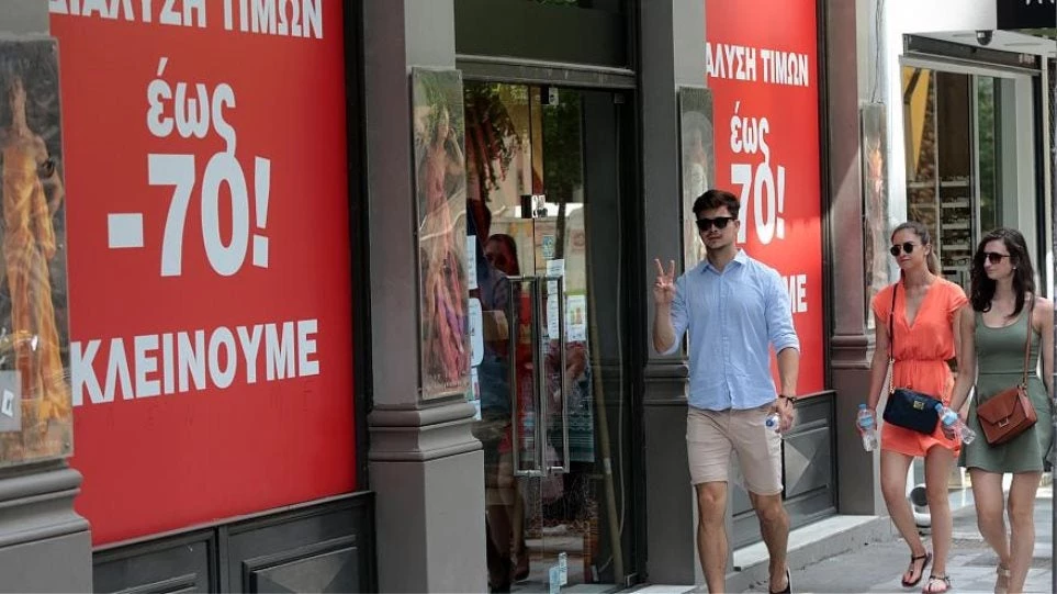 «Ψυχορραγεί» η αγορά: Μείωση έως και 60% στις εκπτώσεις σε σχέση με πέρυσι